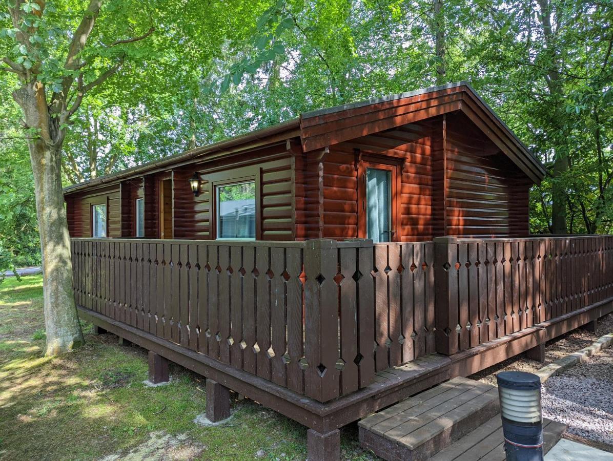 Pineshadow Lodge-Dog Friendly Kenwick Park Louth Louth  Exterior photo